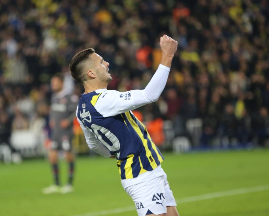 Fenerbahçe Fatih Karagümrük maçından çok özel fotoğraflar: Geri dönüş coşkusu tribünlere böyle yansıdı 60